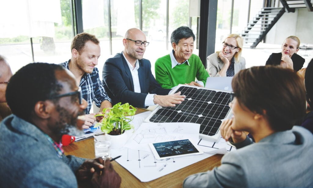 Collaborazione con energia solare verde